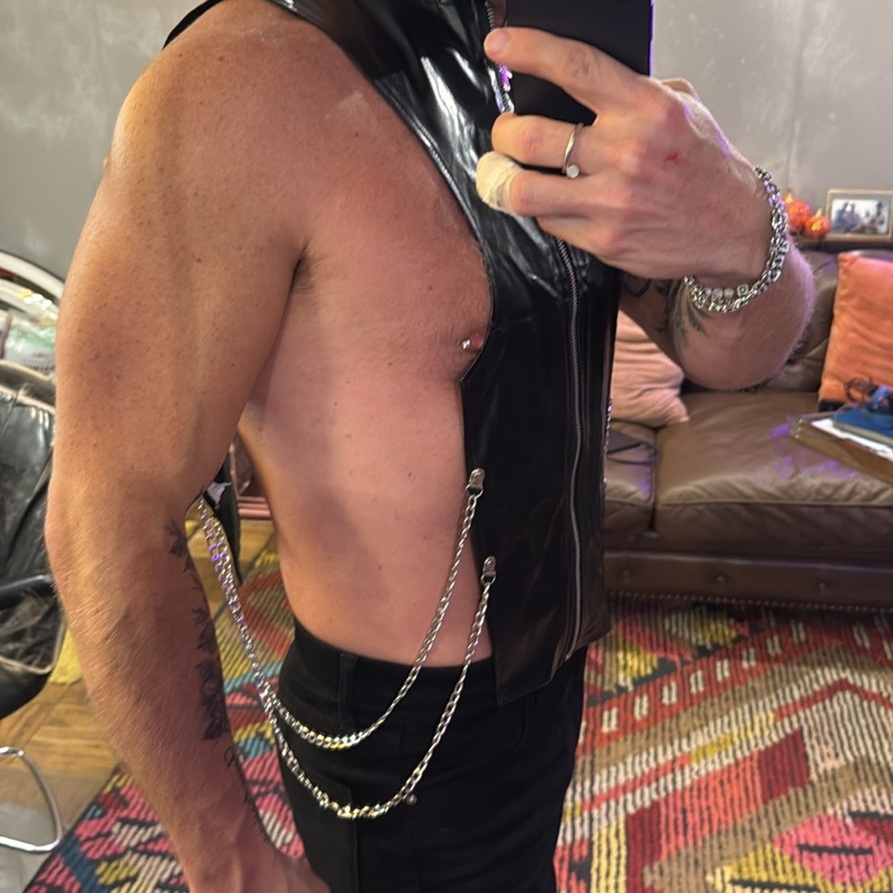 Men’s incredibly unique, faux leather top with chains and zipper detail - Picture 3 of 9